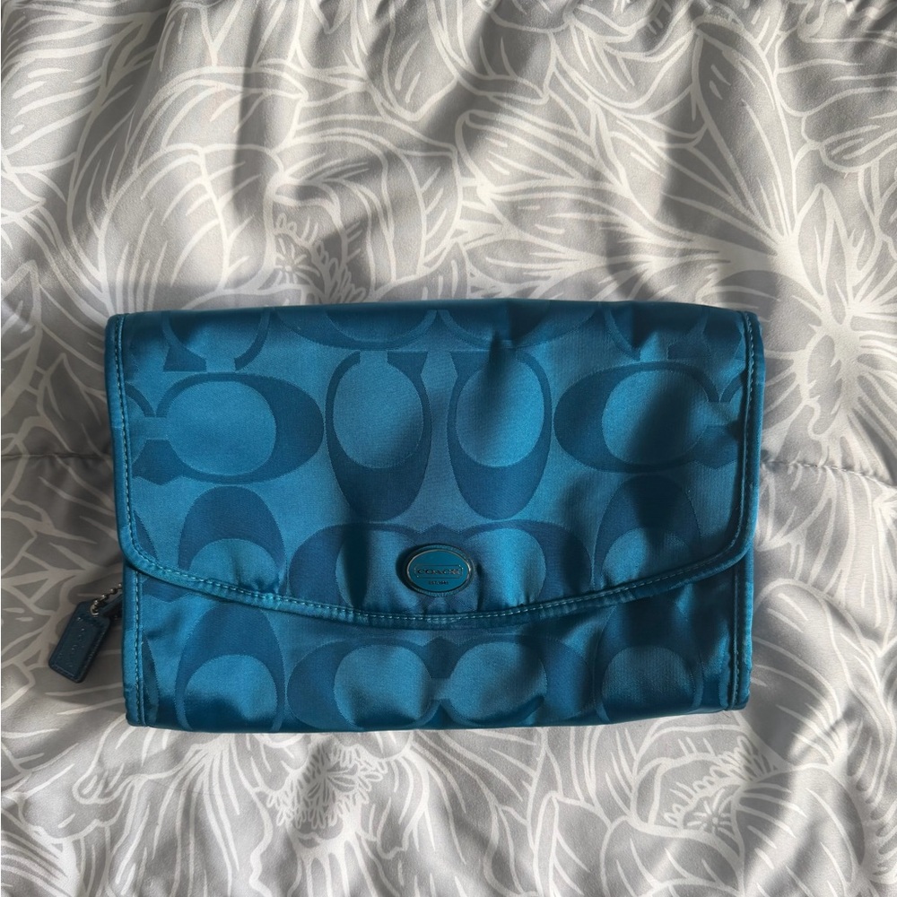 EUC Coach Getaway Signature Cosmetic Bag